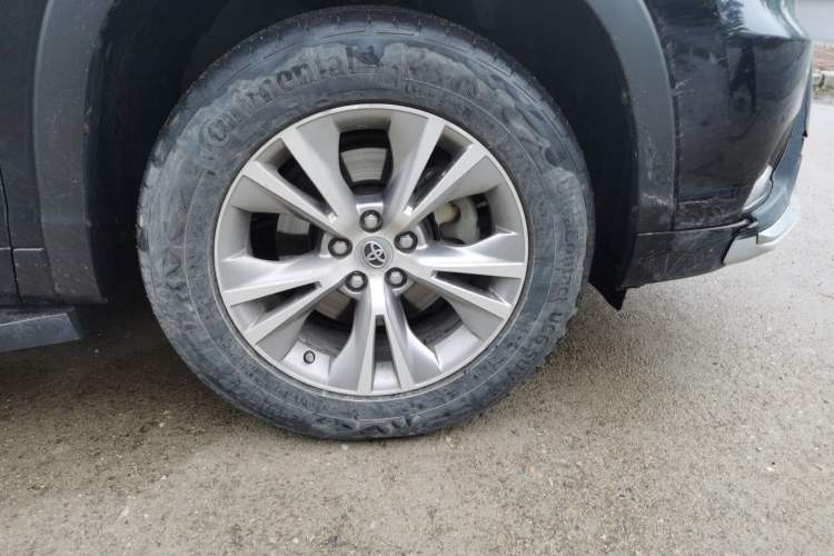 Used Toyota Highlander 2015 2.0T Two-Wheel Drive Elite Edition 7 Seats Right Front Wheel Hub