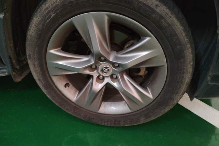 Used Toyota Highlander 2015 2.0T Two-Wheel Drive Luxury Edition 7 Seats Right Front Wheel Hub