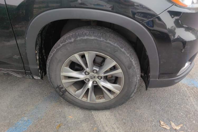Used Toyota Highlander 2015 2.0T Four-Wheel Drive Elite Edition 7-Seater Right Front Wheel Hub