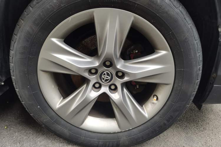 Used Toyota Highlander 2015 2.0T Four-Wheel Drive Luxury Edition 7-Seater Right Front Wheel Hub