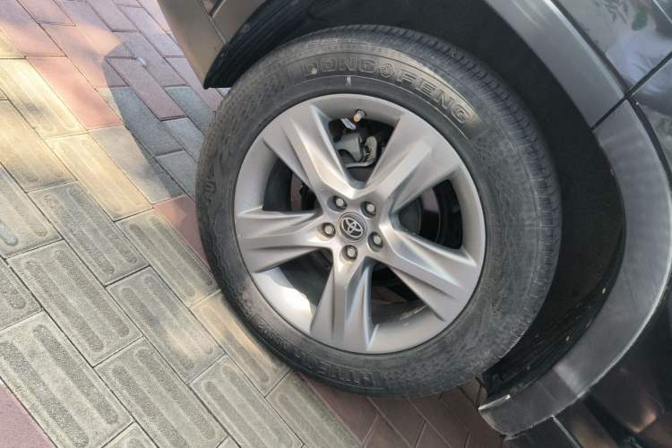 Used Toyota Highlander 2015 2.0T Four-Wheel Drive Luxury Edition 7-Seater Right Front Wheel Hub
