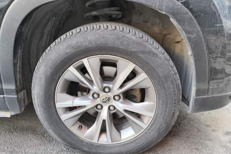 Used Toyota Highlander 2015 2.0T Four-Wheel Drive Elite Edition 7-Seater Right Front Wheel Hub