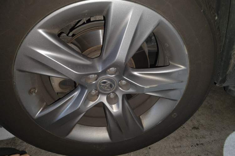 Used Toyota Highlander 2015 2.0T Two-Wheel Drive Luxury Edition 7 Seats Right Front Wheel Hub