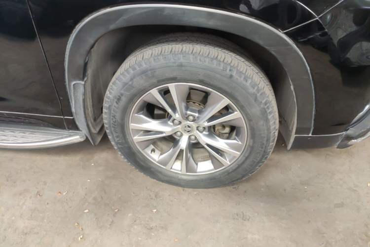 Used Toyota Highlander 2015 2.0T Two-Wheel Drive Elite Edition 5 Seats Right Front Wheel Hub
