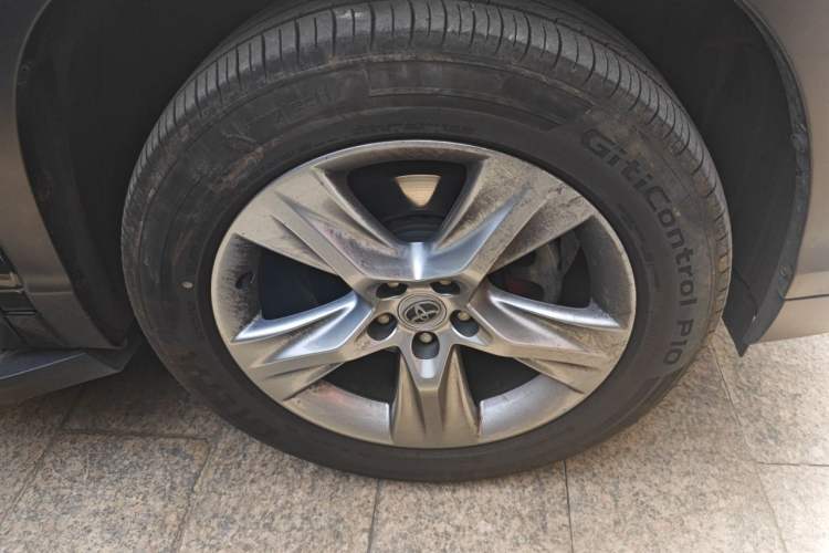 Used Toyota Highlander 2015 2.0T Four-Wheel Drive Luxury Edition 7-Seater Right Front Wheel Hub