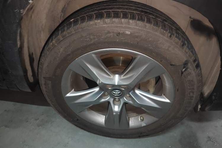 Used Toyota Highlander 2015 2.0T Four-Wheel Drive Ultimate Edition 7-Seater Right Front Wheel Hub