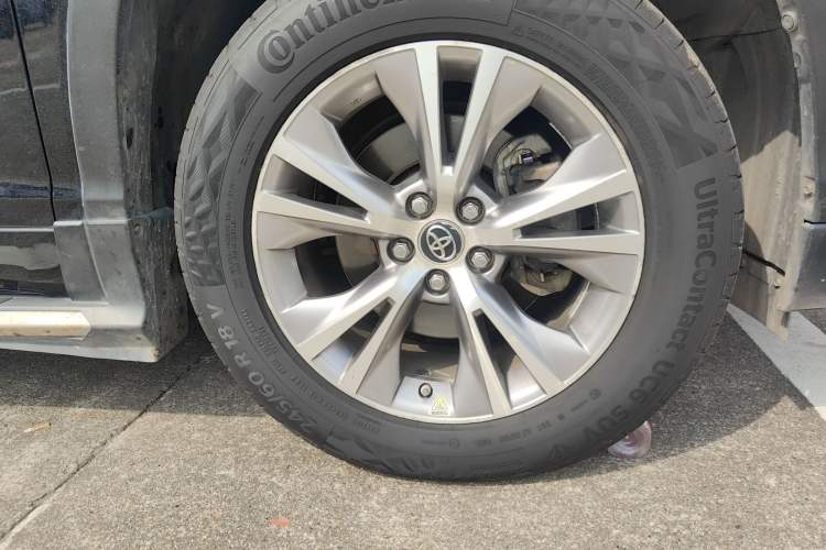 Used Toyota Highlander 2015 2.0T Four-Wheel Drive Elite Edition 7-Seater Right Front Wheel Hub