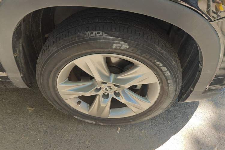 Used Toyota Highlander 2015 2.0T Four-Wheel Drive Luxury Edition 7-Seater Right Front Wheel Hub