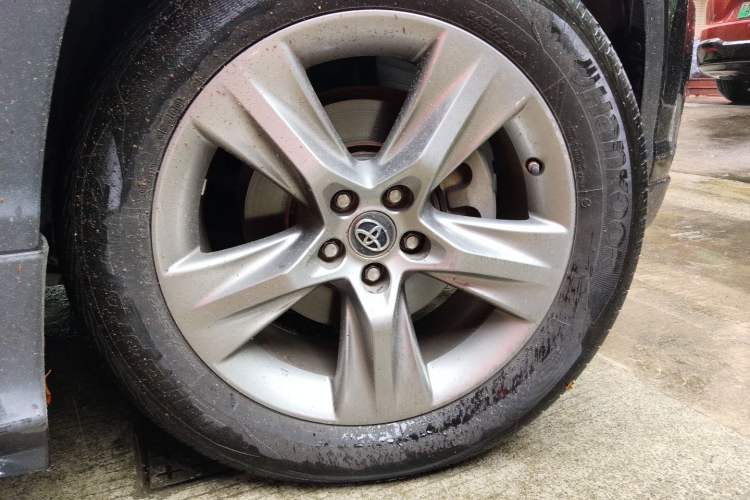 Used Toyota Highlander 2015 2.0T Two-Wheel Drive Luxury Edition 7 Seats Right Front Wheel Hub