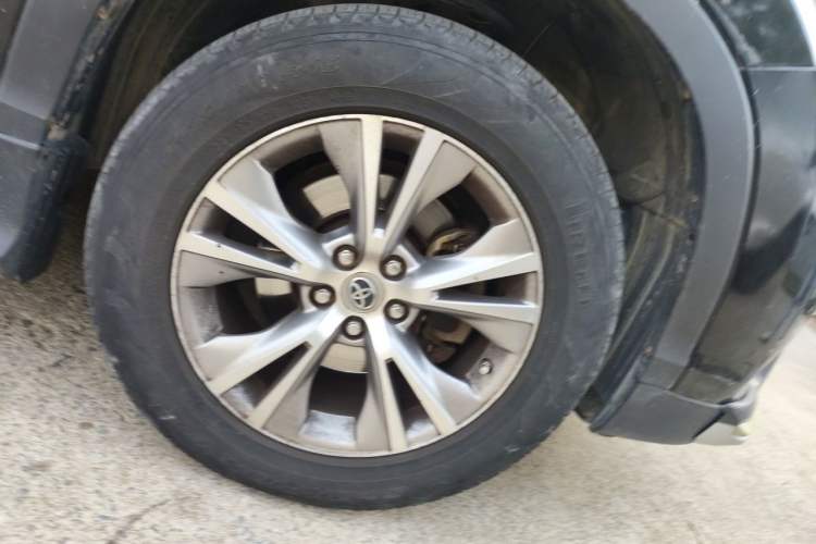 Used Toyota Highlander 2015 2.0T Two-Wheel Drive Elite Edition 7 Seats Right Front Wheel Hub
