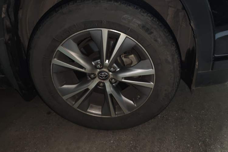 Used Toyota Highlander 2015 2.0T Four-Wheel Drive Elite Edition 7-Seater Right Front Wheel Hub