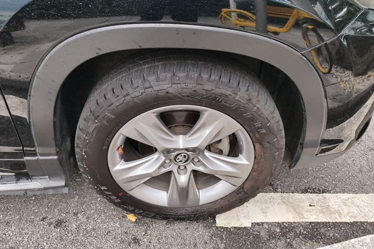 Used Toyota Highlander 2015 2.0T Four-Wheel Drive Elite Edition 7-Seater Right Front Wheel Hub