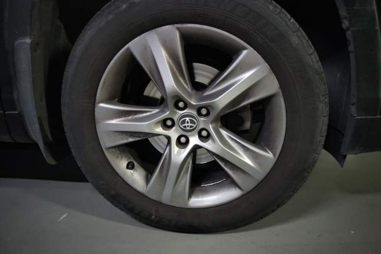 Used Toyota Highlander 2015 2.0T Four-Wheel Drive Luxury Edition 7-Seater Right Front Wheel Hub