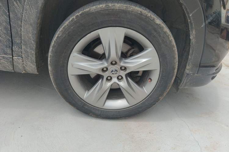 Used Toyota Highlander 2015 2.0T Four-Wheel Drive Luxury Edition 7-Seater Right Front Wheel Hub