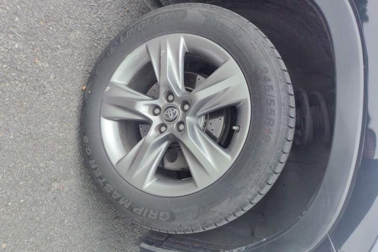 Used Toyota Highlander 2015 2.0T Four-Wheel Drive Luxury Edition 7-Seater Right Front Wheel Hub