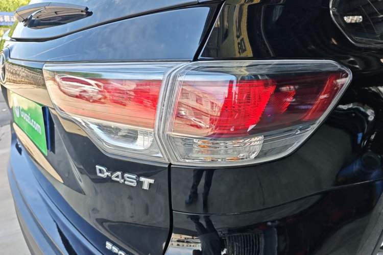 Used Toyota Highlander 2015 2.0T Two-Wheel Drive Luxury Edition 7 Seats Right Rear Taillight