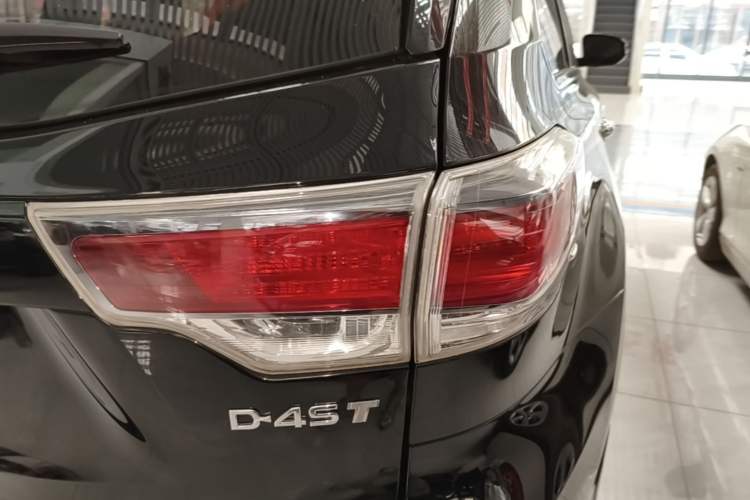 Used Toyota Highlander 2015 2.0T Four-Wheel Drive Luxury Edition 7-Seater Right Rear Taillight