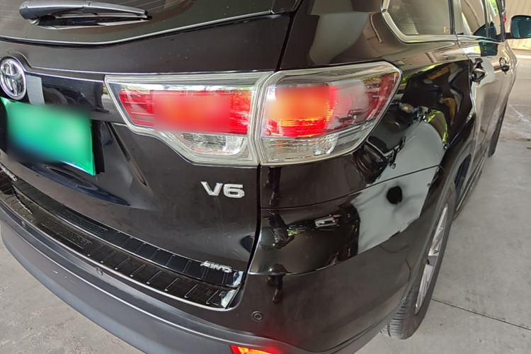 Used Toyota Highlander 2015 3.5L 4x4 Elite Edition 7-Seater Right Rear Taillight