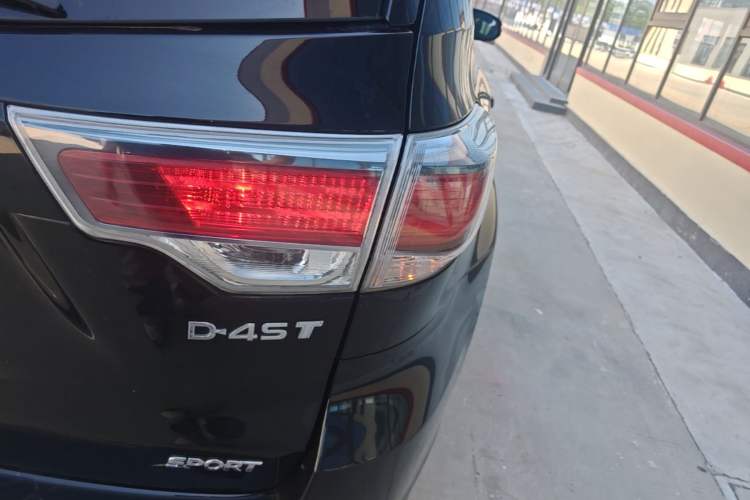 Used Toyota Highlander 2015 2.0T Two-Wheel Drive Luxury Edition 7 Seats Right Rear Taillight