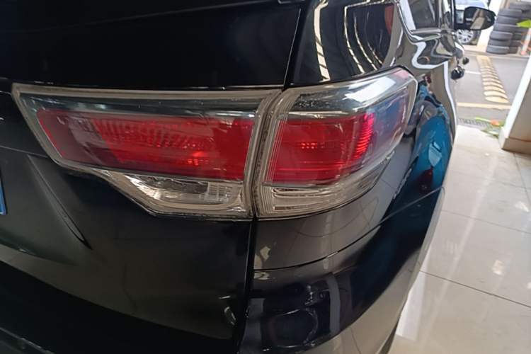 Used Toyota Highlander 2015 2.0T Four-Wheel Drive Elite Edition 7-Seater Right Rear Taillight