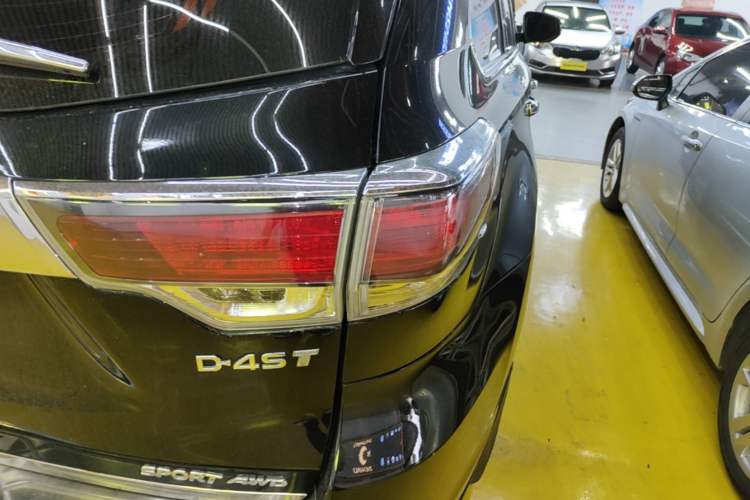 Used Toyota Highlander 2015 2.0T Four-Wheel Drive Luxury Edition 7-Seater Right Rear Taillight