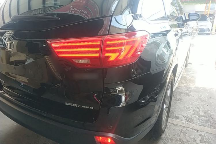 Used Toyota Highlander 2015 2.0T Four-Wheel Drive Luxury Edition 7-Seater Right Rear Taillight