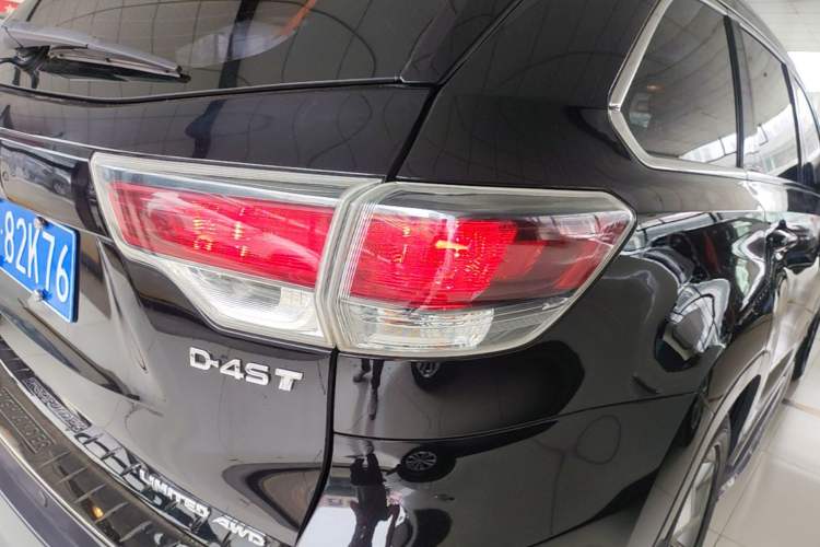Used Toyota Highlander 2015 2.0T Four-Wheel Drive Ultimate Edition 7-Seater Right Rear Taillight
