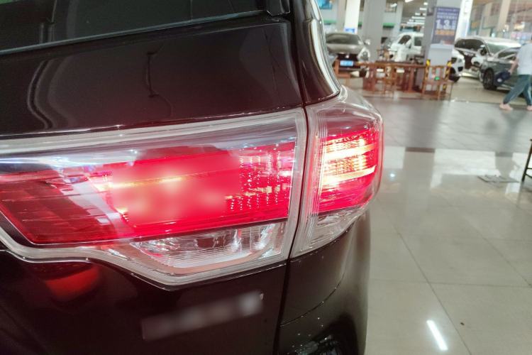 Used Toyota Highlander 2015 2.0T Four-Wheel Drive Luxury Edition 7-Seater Right Rear Taillight