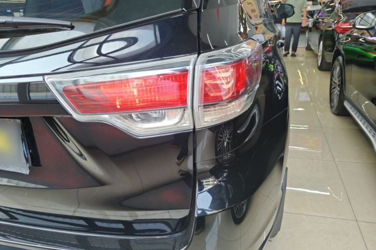 Used Toyota Highlander 2015 2.0T Four-Wheel Drive Luxury Edition 7-Seater Right Rear Taillight
