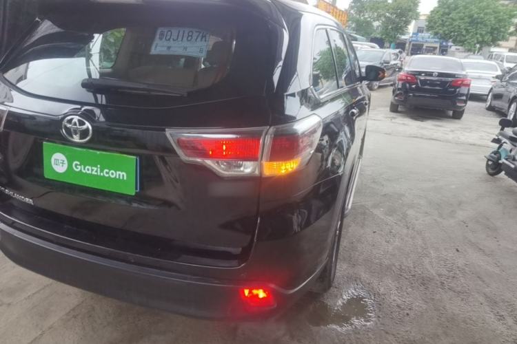 Used Toyota Highlander 2015 2.0T Two-Wheel Drive Elite Edition 5 Seats Right Rear Taillight