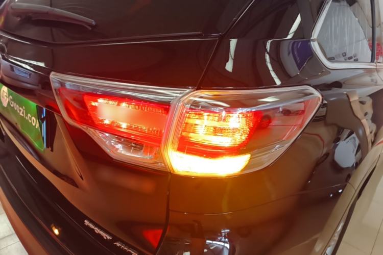 Used Toyota Highlander 2015 2.0T Four-Wheel Drive Luxury Edition 7-Seater Right Rear Taillight