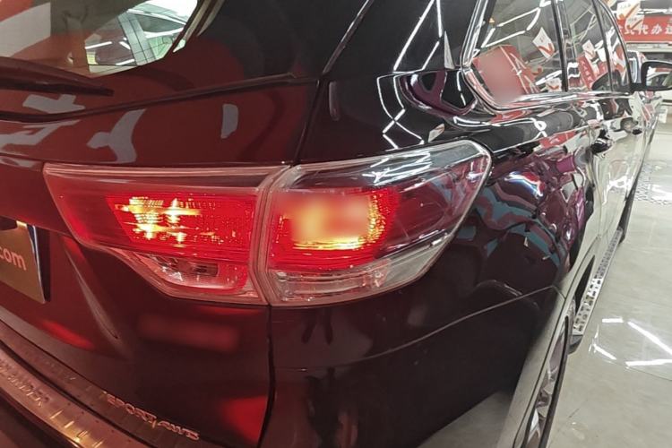 Used Toyota Highlander 2015 2.0T Four-Wheel Drive Luxury Edition 7-Seater Right Rear Taillight