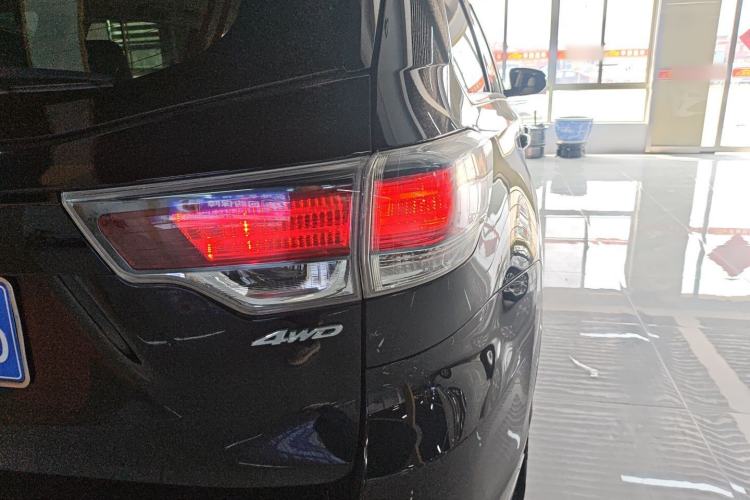 Used Toyota Highlander 2015 2.0T Two-Wheel Drive Elite Edition 7 Seats Right Rear Taillight