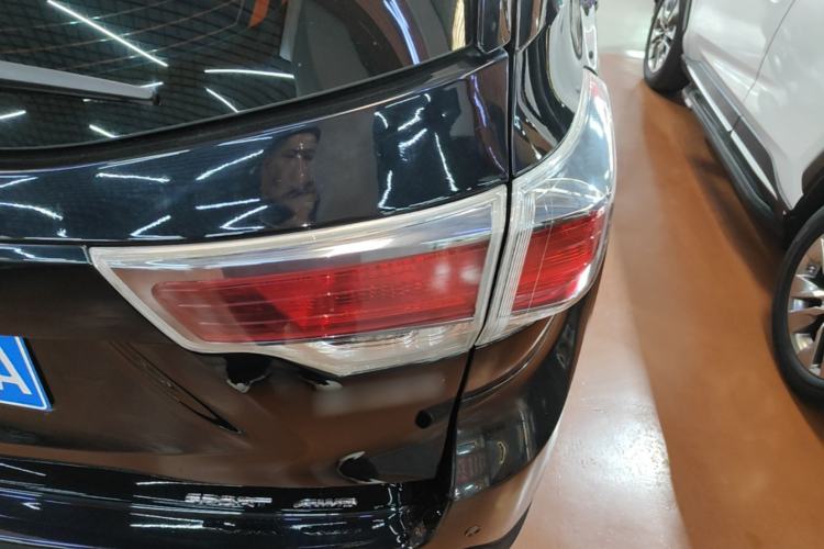 Used Toyota Highlander 2015 2.0T Four-Wheel Drive Luxury Edition 7-Seater Right Rear Taillight