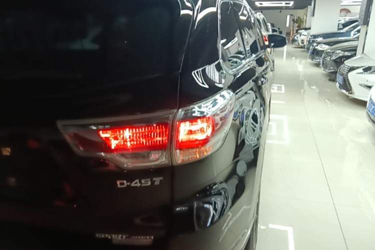 Used Toyota Highlander 2015 2.0T Four-Wheel Drive Luxury Edition 7-Seater Right Rear Taillight