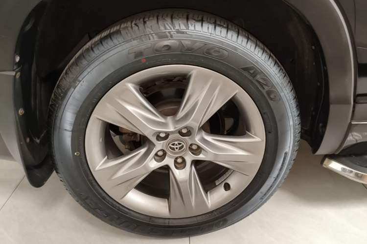 Used Toyota Highlander 2015 2.0T Four-Wheel Drive Luxury Edition 7-Seater Right Rear Wheel Hub