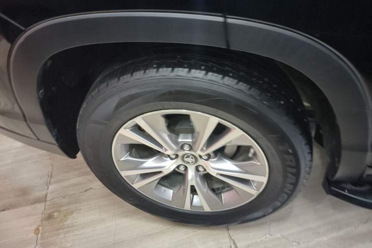 Used Toyota Highlander 2015 2.0T Four-Wheel Drive Elite Edition 7-Seater Right Rear Wheel Hub