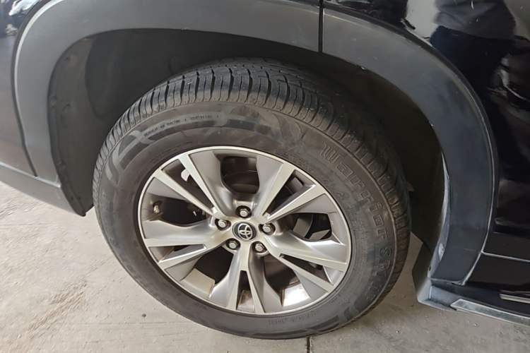 Used Toyota Highlander 2015 3.5L 4x4 Elite Edition 7-Seater Right Rear Wheel Hub