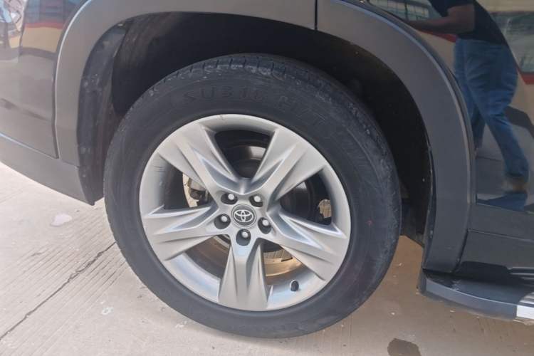Used Toyota Highlander 2015 2.0T Two-Wheel Drive Luxury Edition 7 Seats Right Rear Wheel Hub