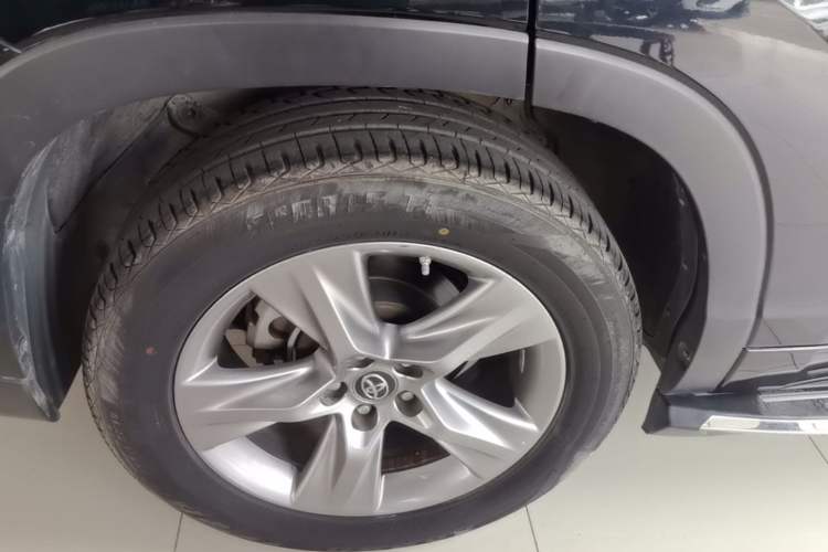 Used Toyota Highlander 2015 2.0T Four-Wheel Drive Luxury Edition 7-Seater Right Rear Wheel Hub
