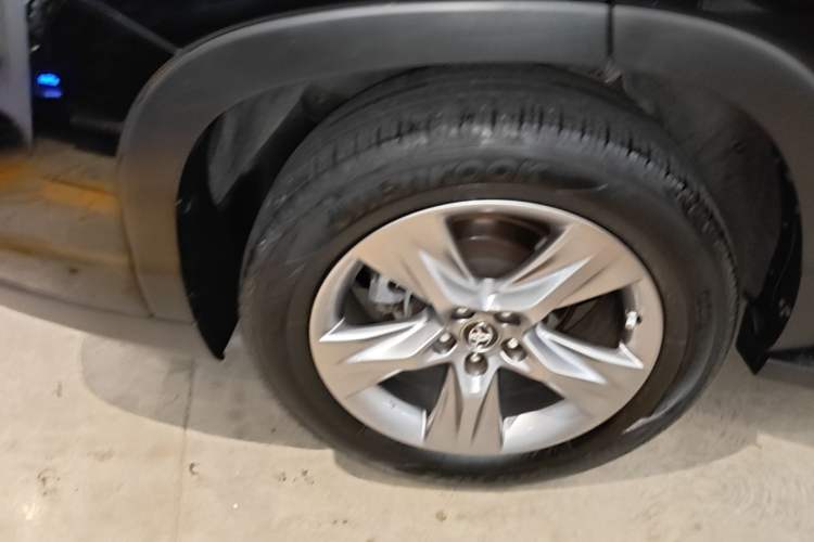 Used Toyota Highlander 2015 2.0T Four-Wheel Drive Luxury Edition 7-Seater Right Rear Wheel Hub