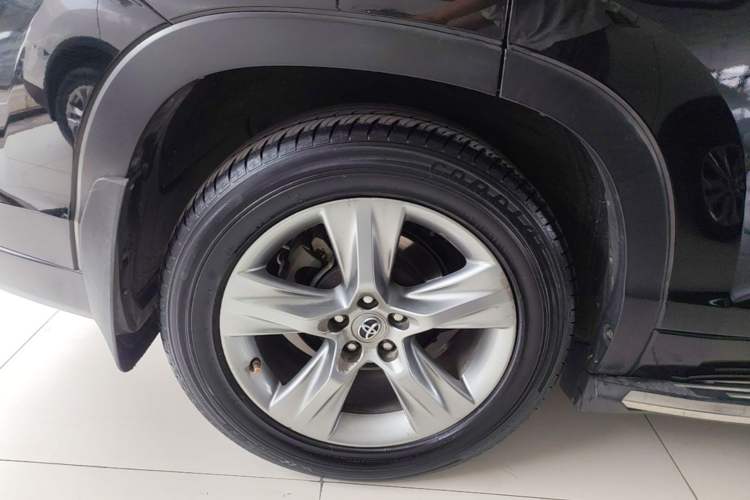 Used Toyota Highlander 2015 2.0T Four-Wheel Drive Ultimate Edition 7-Seater Right Rear Wheel Hub