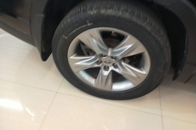 Used Toyota Highlander 2015 2.0T Four-Wheel Drive Luxury Edition 7-Seater Right Rear Wheel Hub