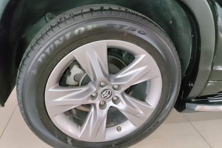 Used Toyota Highlander 2015 2.0T Four-Wheel Drive Luxury Edition 7-Seater Right Rear Wheel Hub