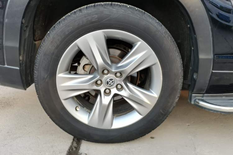 Used Toyota Highlander 2015 2.0T Four-Wheel Drive Luxury Edition 7-Seater Right Rear Wheel Hub