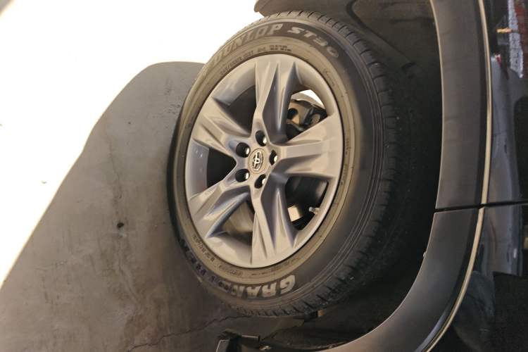 Used Toyota Highlander 2015 2.0T Four-Wheel Drive Luxury Edition 7-Seater Right Rear Wheel Hub