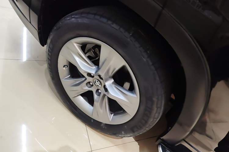 Used Toyota Highlander 2015 2.0T Four-Wheel Drive Luxury Edition 7-Seater Right Rear Wheel Hub