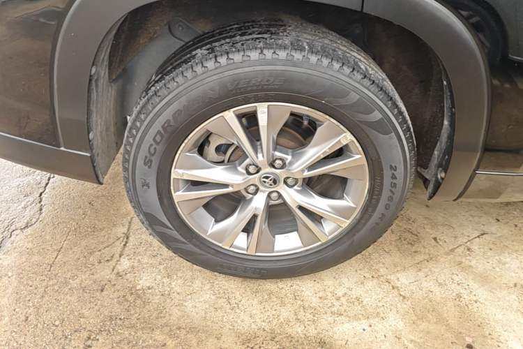 Used Toyota Highlander 2015 2.0T Four-Wheel Drive Elite Edition 7-Seater Right Rear Wheel Hub