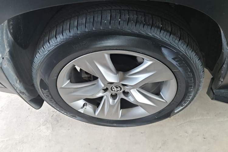 Used Toyota Highlander 2015 2.0T Four-Wheel Drive Luxury Edition 7-Seater Right Rear Wheel Hub