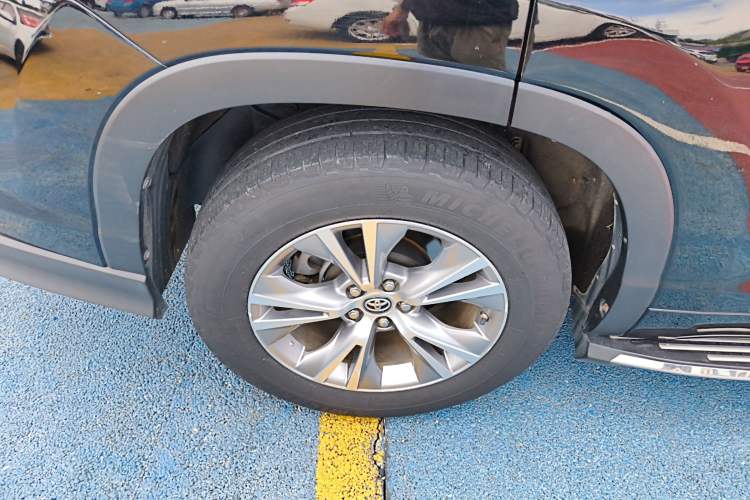Used Toyota Highlander 2015 2.0T Two-Wheel Drive Elite Edition 7 Seats Right Rear Wheel Hub